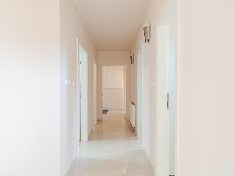 Pronájem domu, 241 m² (14 z 63)