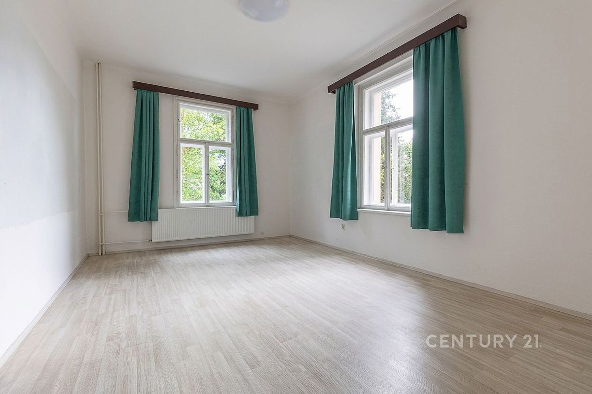 Prodej vily 260 m², pozemek 687 m² – fotografie 2