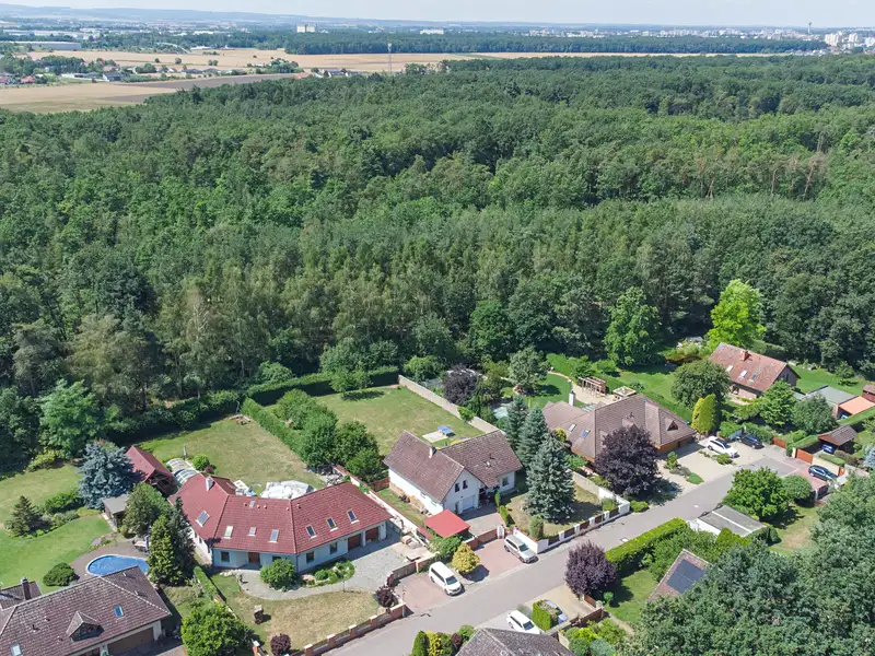 Prodej rodinného domu 400 m², pozemek 1764 m², Sezemice – náhled fotky 3