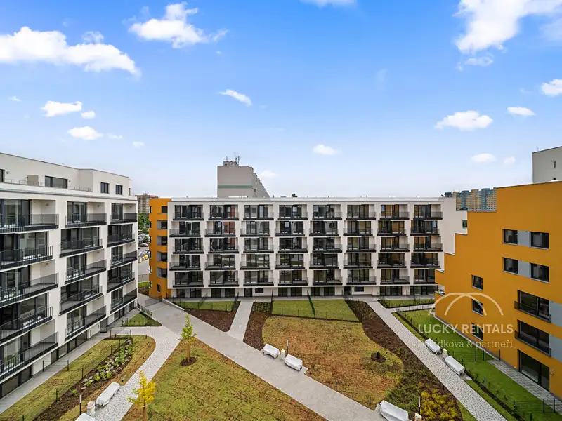 Pronájem bytu 1+kk 30 m², Praha – náhled fotky 1