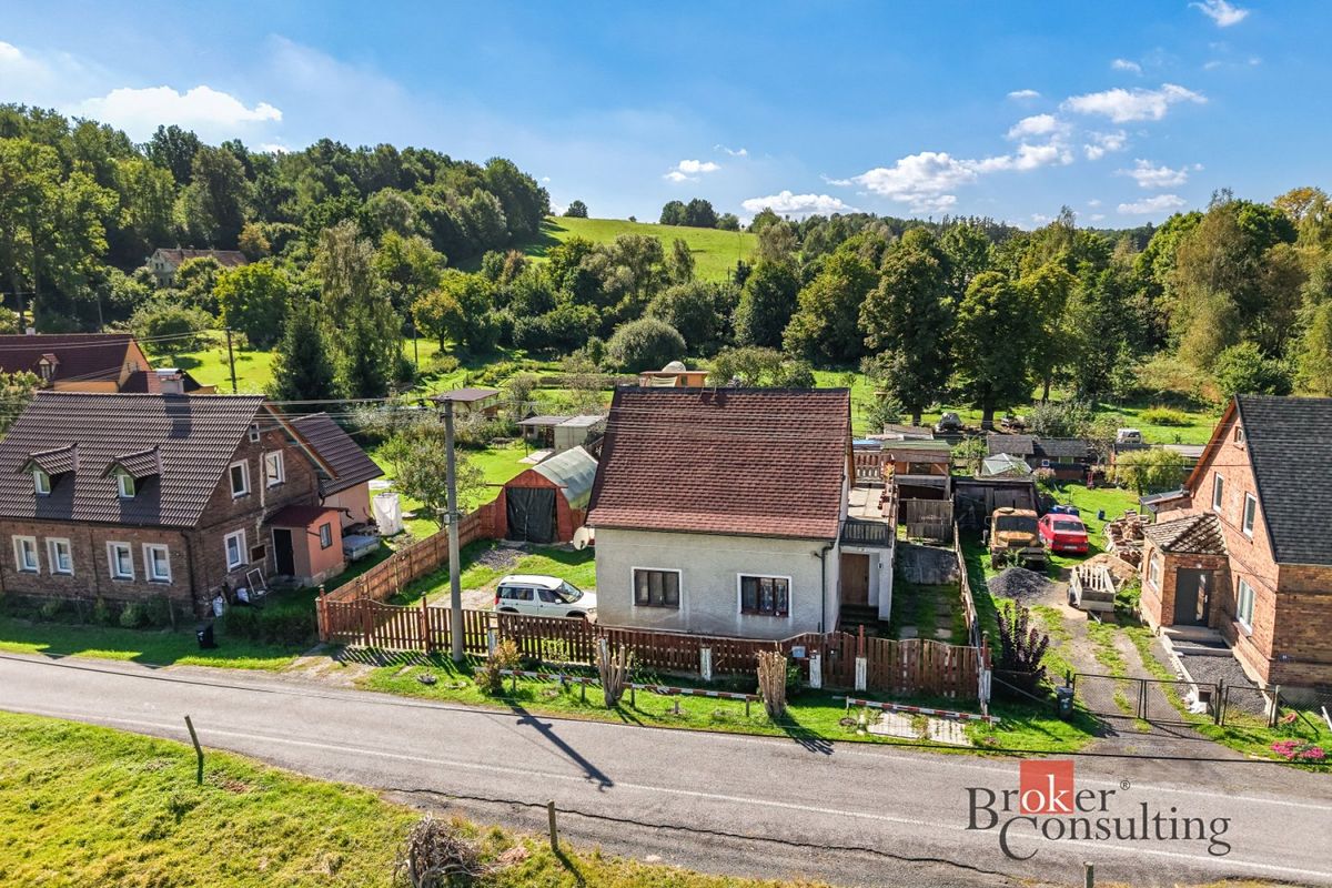 Prodej rodinného domu 140 m², pozemek 891 m² – fotografie 2