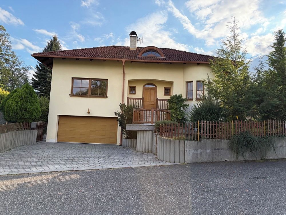 Prodej rodinného domu 215 m², pozemek 746 m²