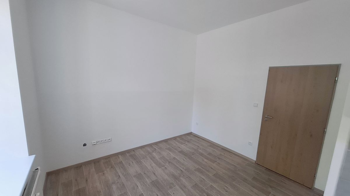 Pronájem bytu 2+kk 46 m² – fotografie 2