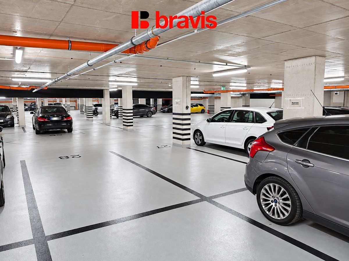 Pronájem garážového stání 13 m² – fotografie 2