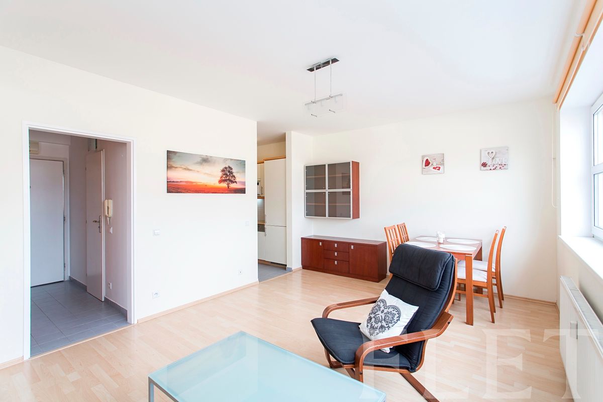 Pronájem bytu 2+kk 56 m² – fotografie 4