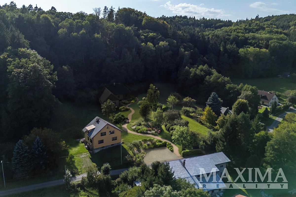 Prodej stavebního pozemku 3738 m² – fotografie 2