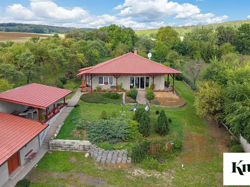 Prodej rodinného domu 168 m², pozemek 2652 m², Hoštice – náhled fotky 2