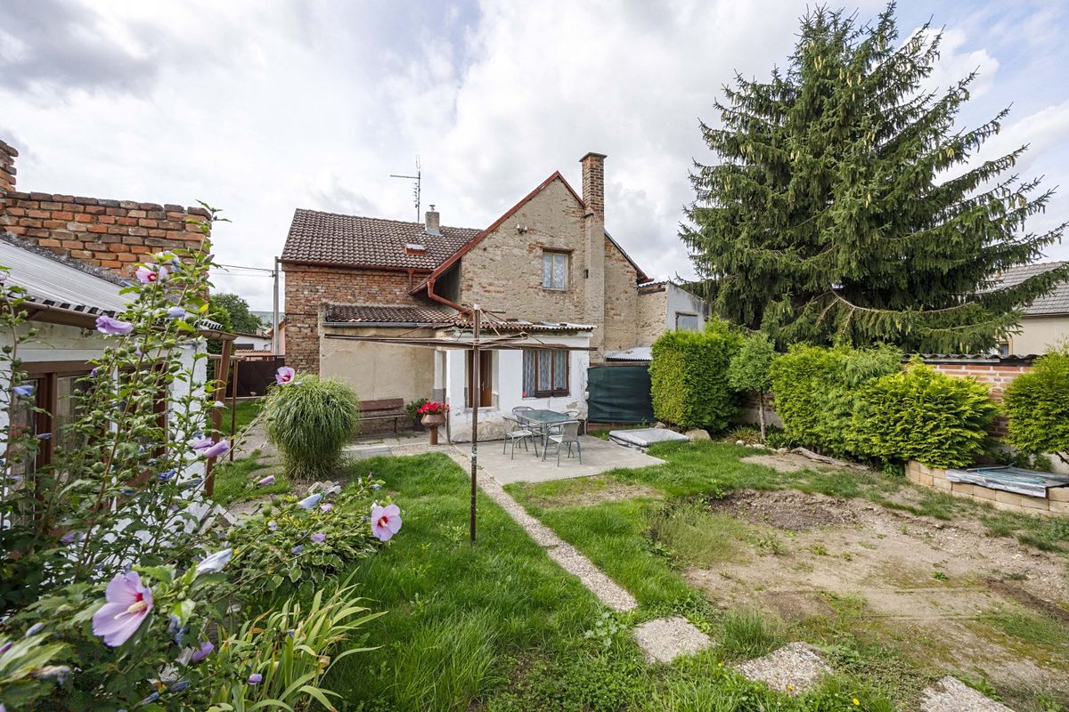 Prodej rodinného domu 204 m², pozemek 321 m² – fotografie 3