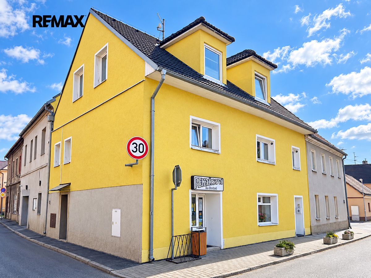 Prodej rodinného domu 407 m², pozemek 244 m²