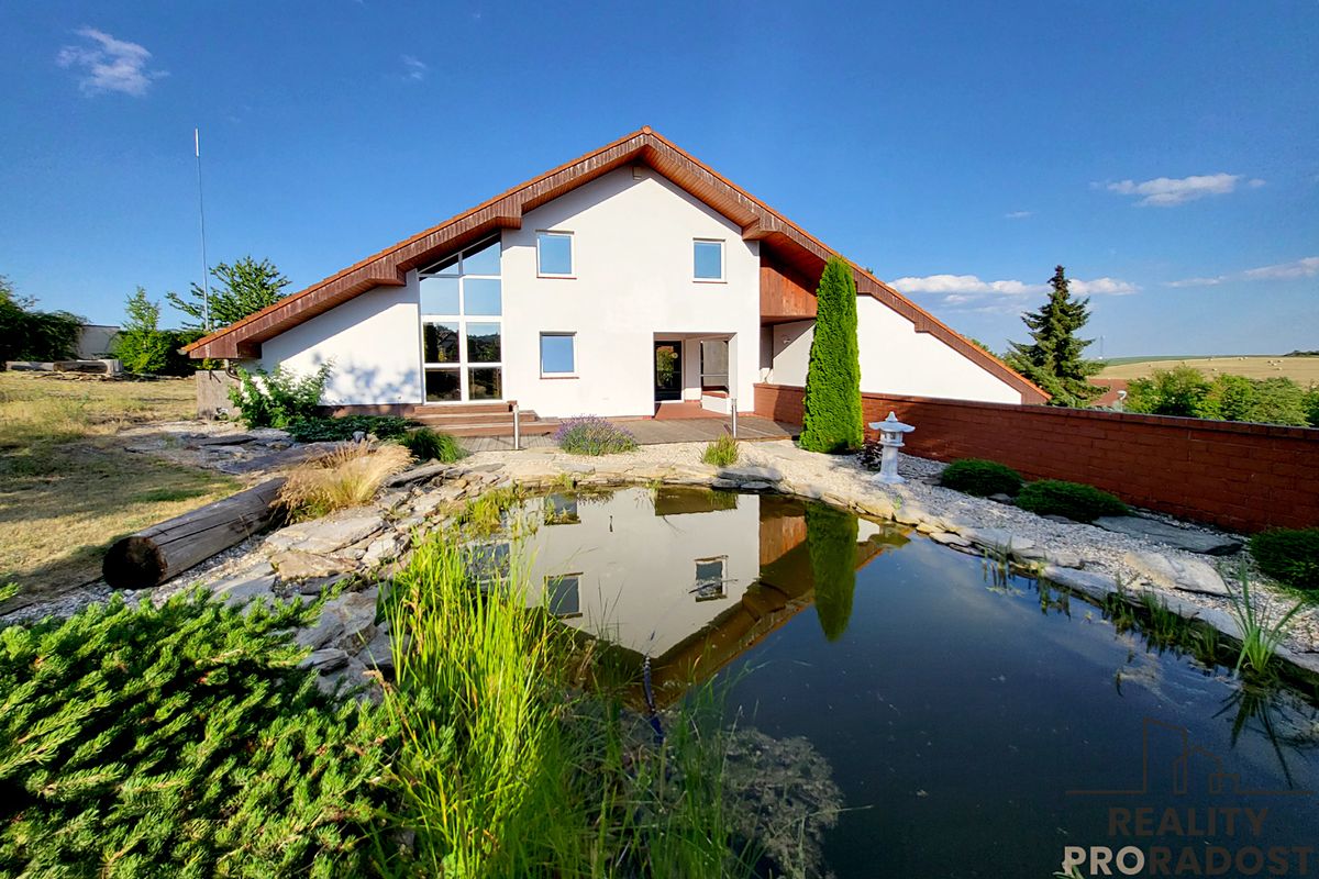 Prodej rodinného domu 267 m², pozemek 1999 m²