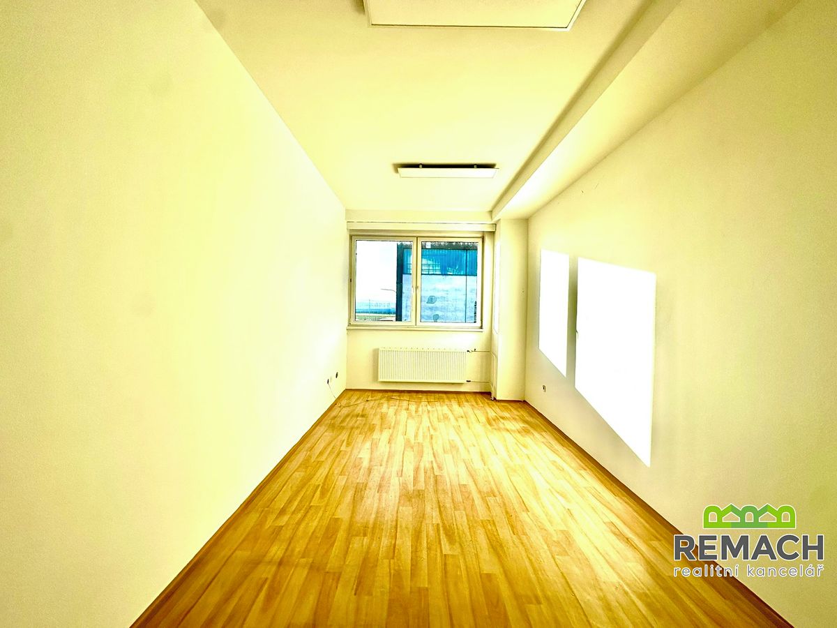 Pronájem kanceláře 57 m² – fotografie 3