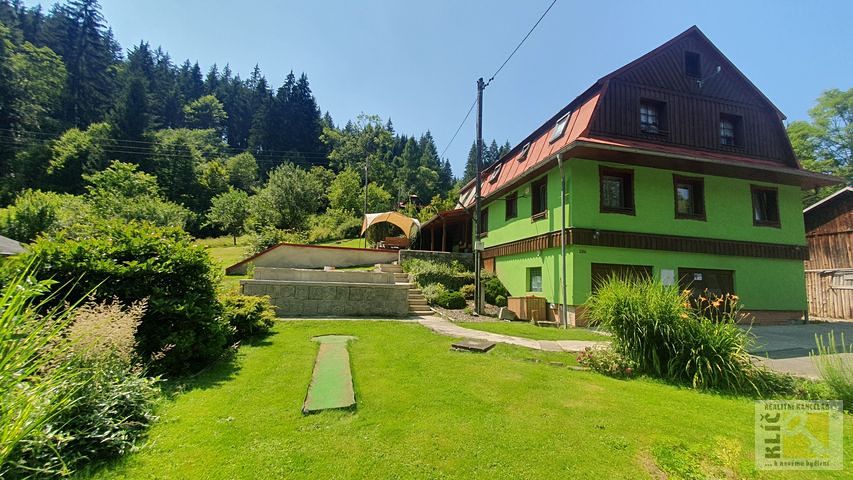 Prodej rodinného domu 200 m², pozemek 2000 m²