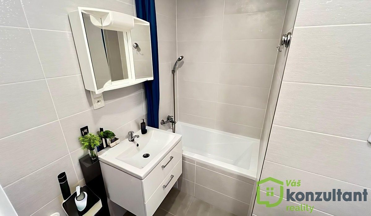 Pronájem bytu 1+kk 28 m² – fotografie 2