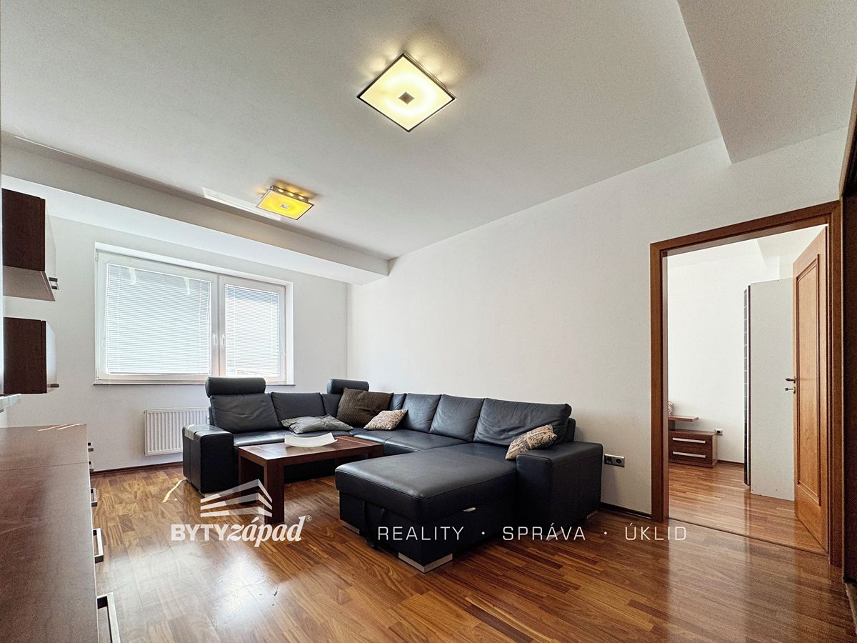 Pronájem bytu 5+kk 120 m² – fotografie 3
