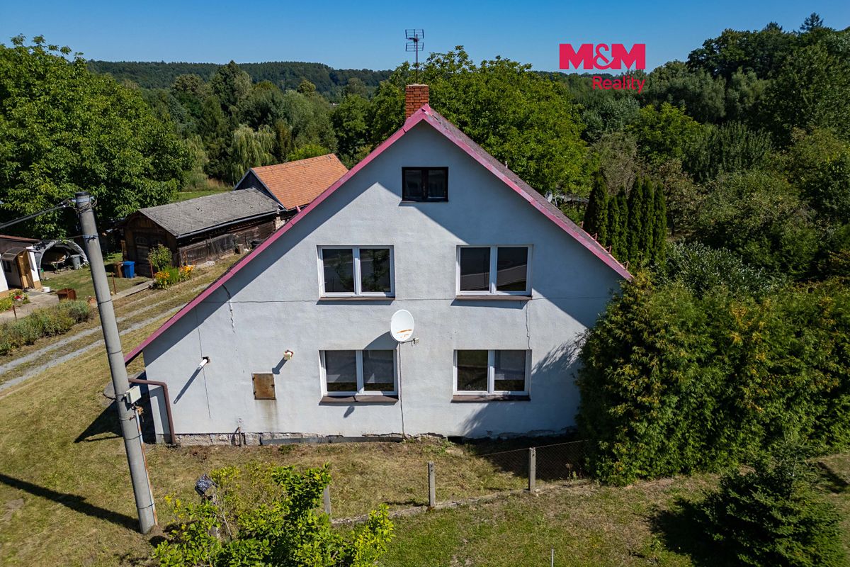 Prodej rodinného domu 250 m², pozemek 5130 m²