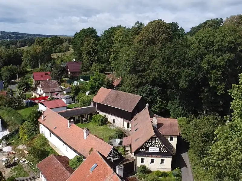 Prodej zemědělské usedlosti 960 m², pozemek 1161 m², Cheb – náhled fotky 2