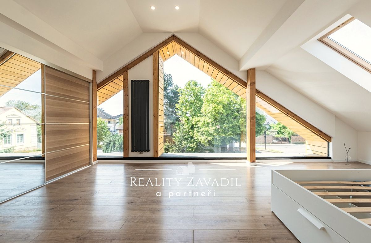 Prodej rodinného domu 190 m², pozemek 152 m² – fotografie 2
