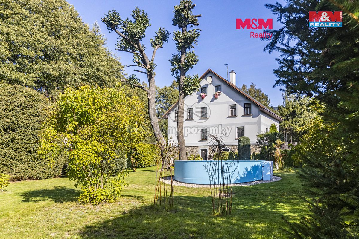 Prodej rodinného domu 590 m², pozemek 3195 m²