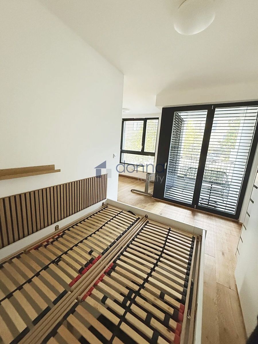 Pronájem bytu 1+kk 39 m² – fotografie 3