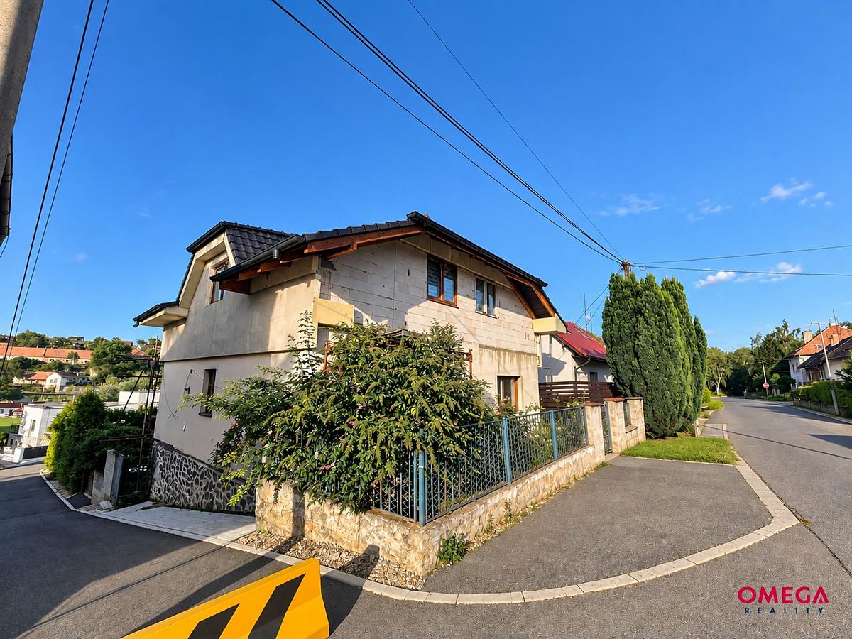 Prodej rodinného domu 200 m², pozemek 734 m²