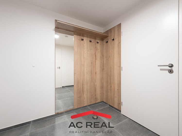 Prodej komerčního prostoru, 82 m² (5 z 20)