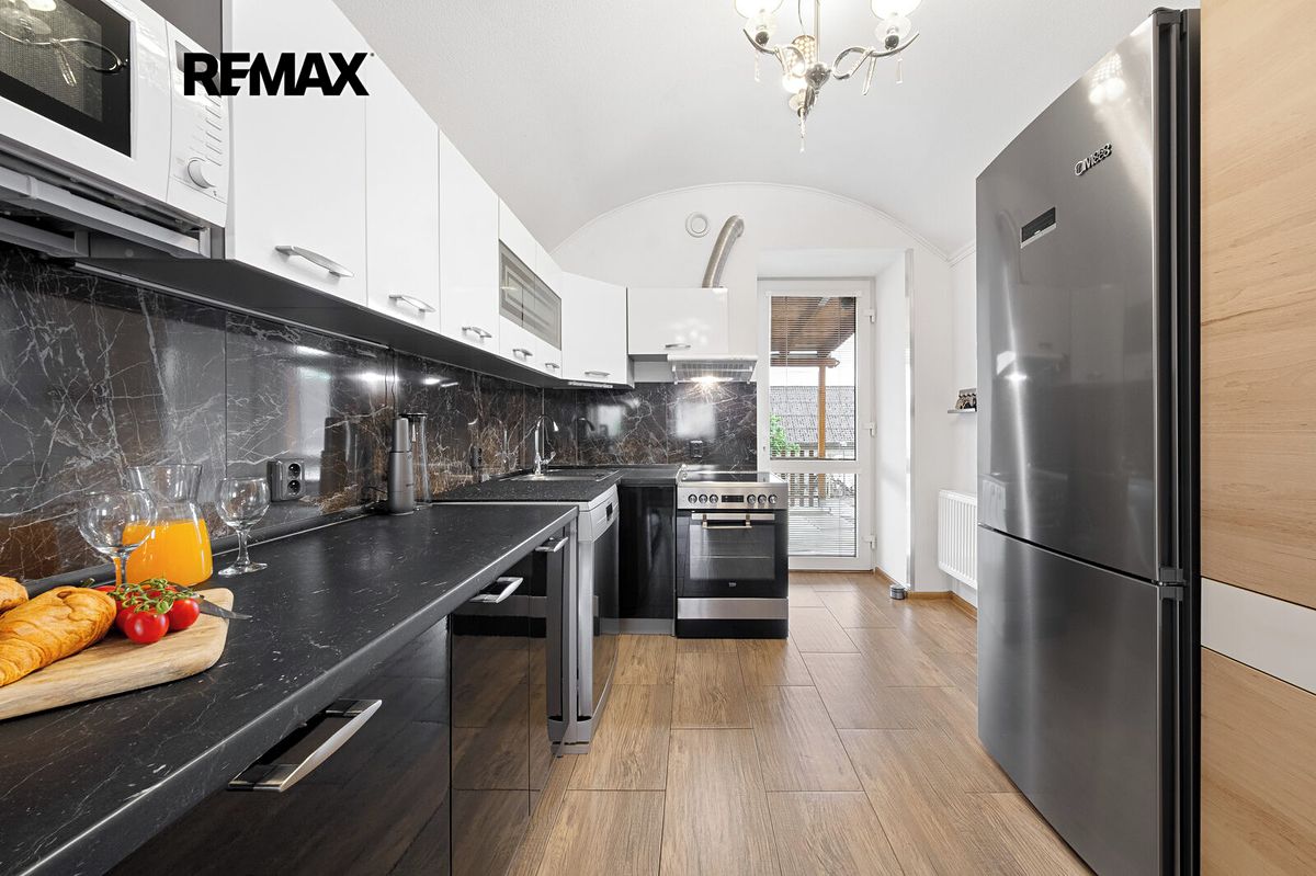 Prodej rodinného domu 104 m², pozemek 862 m² – fotografie 3