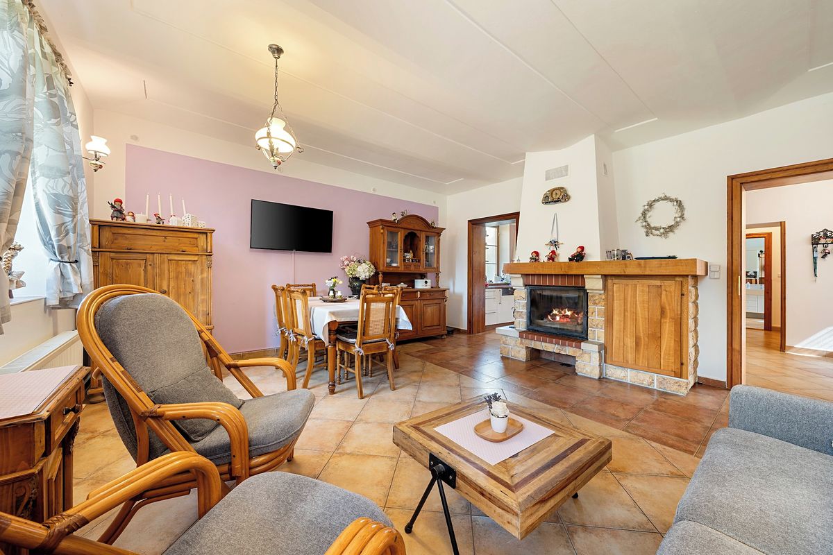 Prodej vícegeneračního domu 300 m², pozemek 2800 m² – fotografie 2
