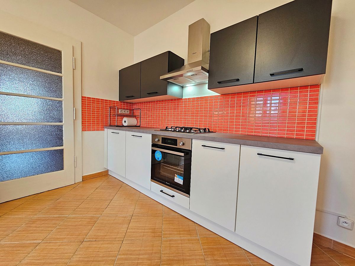 Pronájem bytu 2+1 74 m² – fotografie 2