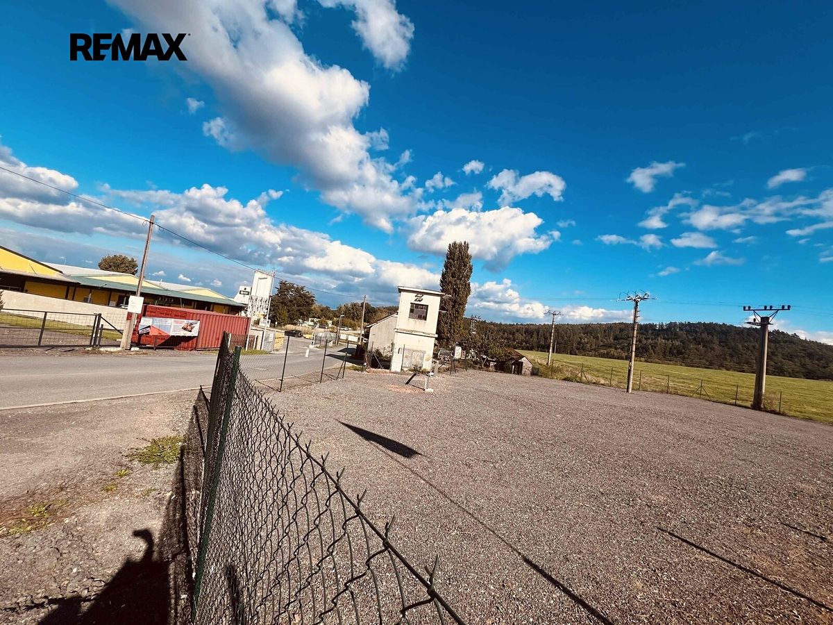 Pronájem komerčního pozemku 1100 m² – fotografie 3
