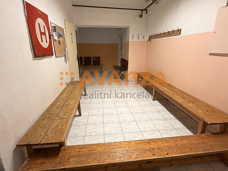 Комерційне приміщення на продаж, 1 200 м² (15 з 49)