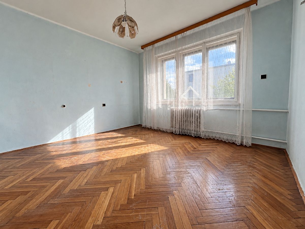 Prodej rodinného domu 258 m², pozemek 888 m² – fotografie 5