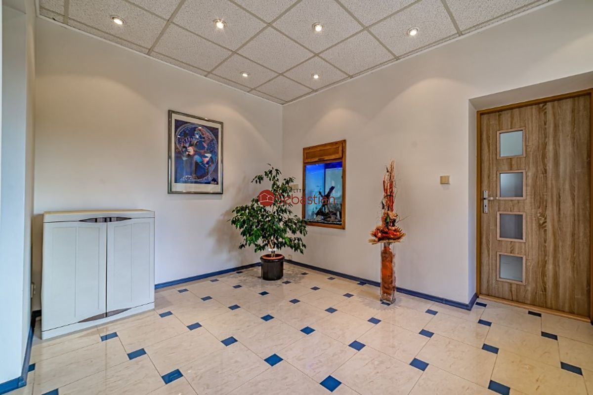 Pronájem kanceláře 216 m² – fotografie 2