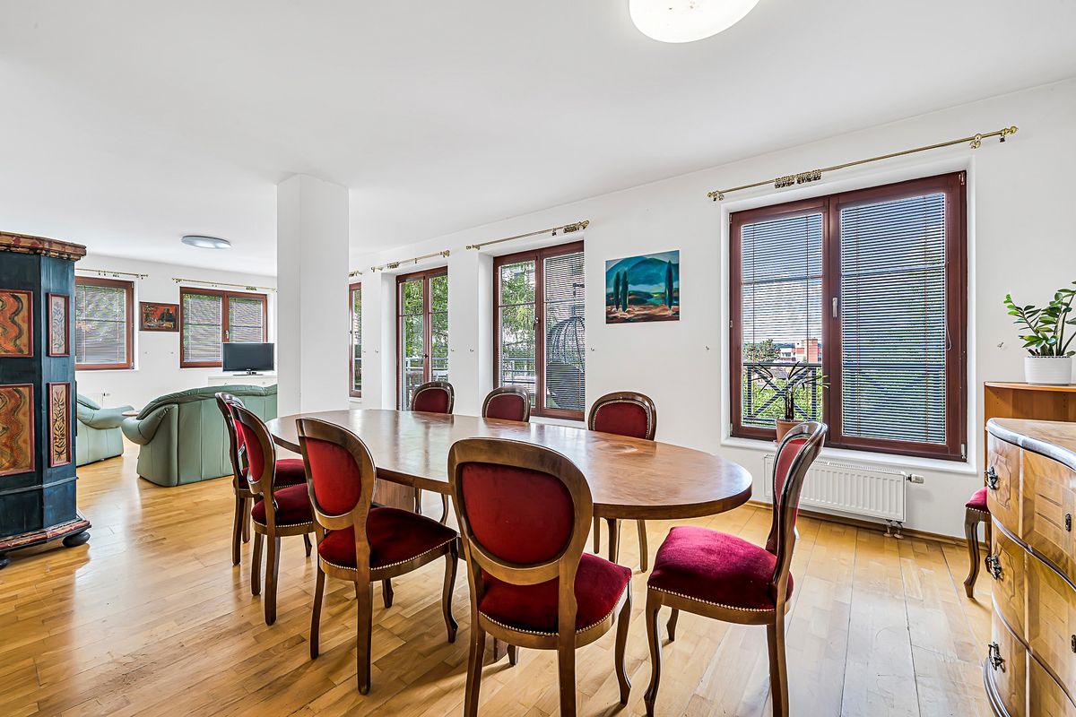 Pronájem bytu 3+1 112 m² – fotografie 2