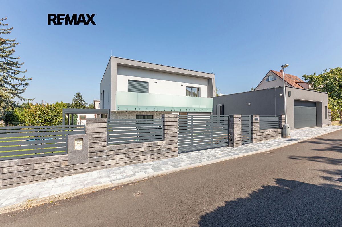 Prodej rodinného domu 244 m², pozemek 810 m²