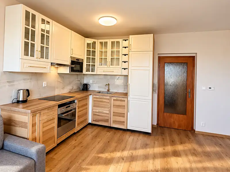 Pronájem bytu 3+kk 64 m², Jesenice – náhled fotky 3