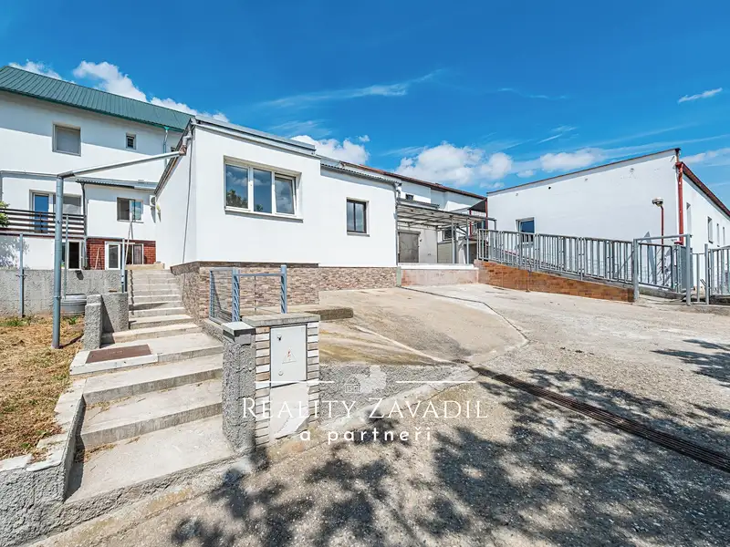 Prodej výrobní haly, prostoru 940 m², Koleč – náhled fotky 2