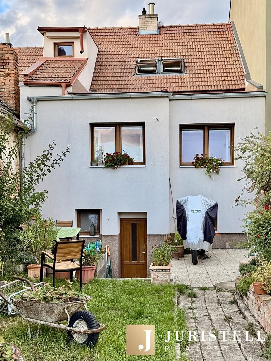 Prodej rodinného domu 187 m², pozemek 196 m²