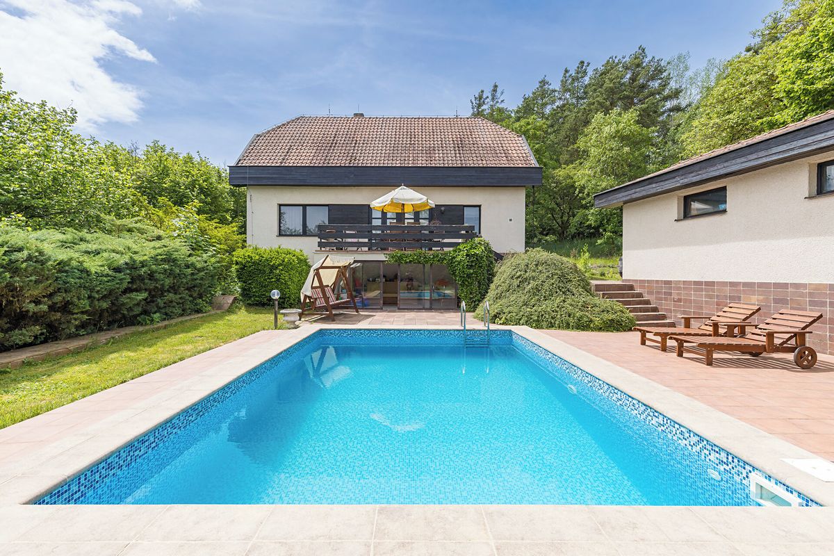 Prodej rodinného domu 145 m², pozemek 5188 m²