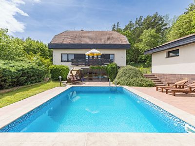 Prodej rodinného domu 145 m², pozemek 5188 m²
