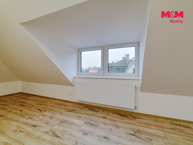 Pronájem bytu 3+kk, 74 m² (7 z 22)