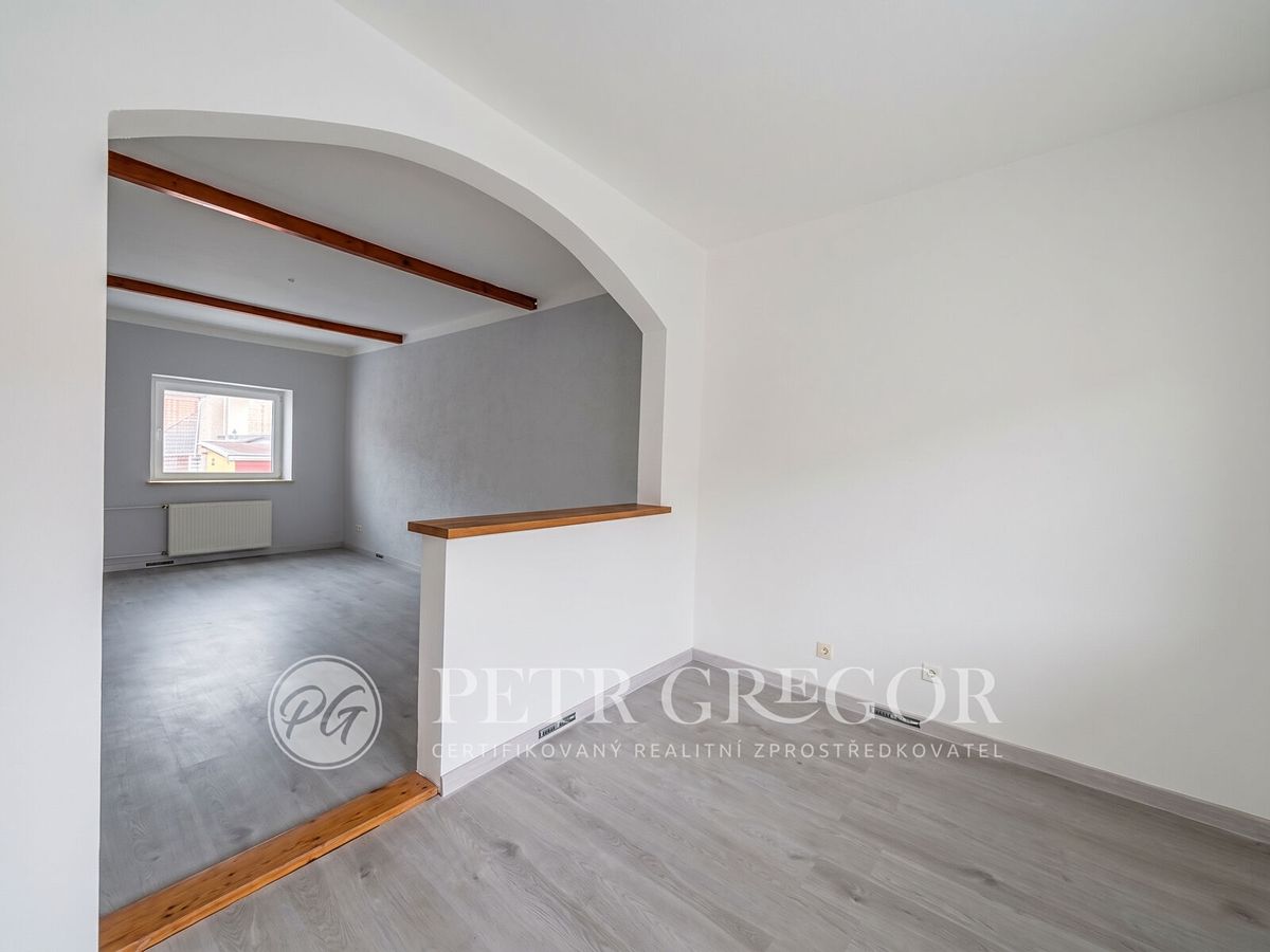 Prodej rodinného domu 202 m², pozemek 147 m² – fotografie 5