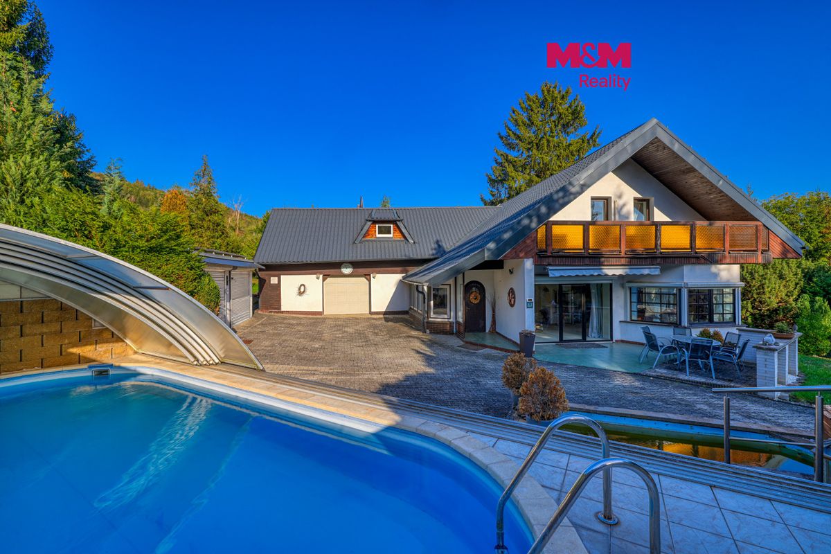Prodej rodinného domu 300 m², pozemek 1838 m²