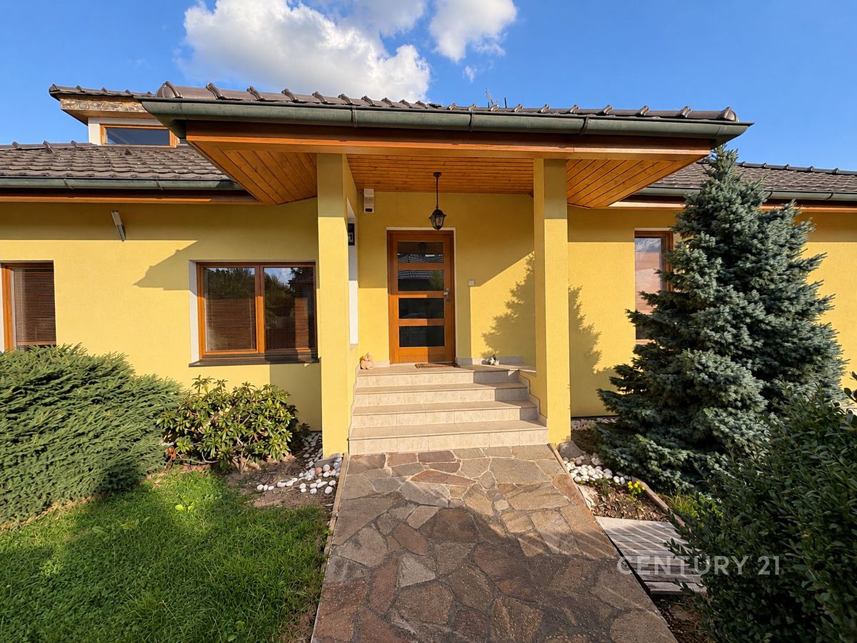 Prodej rodinného domu 258 m², pozemek 1073 m² – fotografie 4