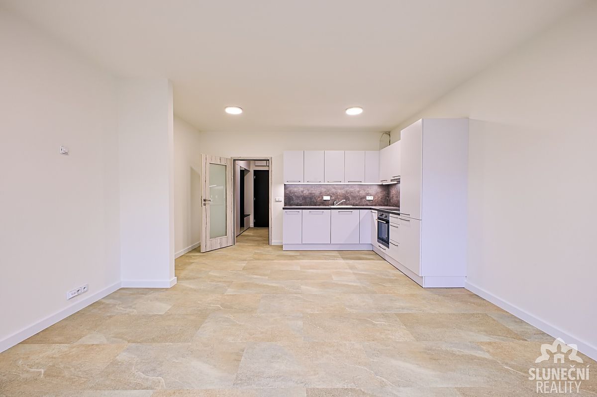 Pronájem bytu 1+kk 38 m² – fotografie 2