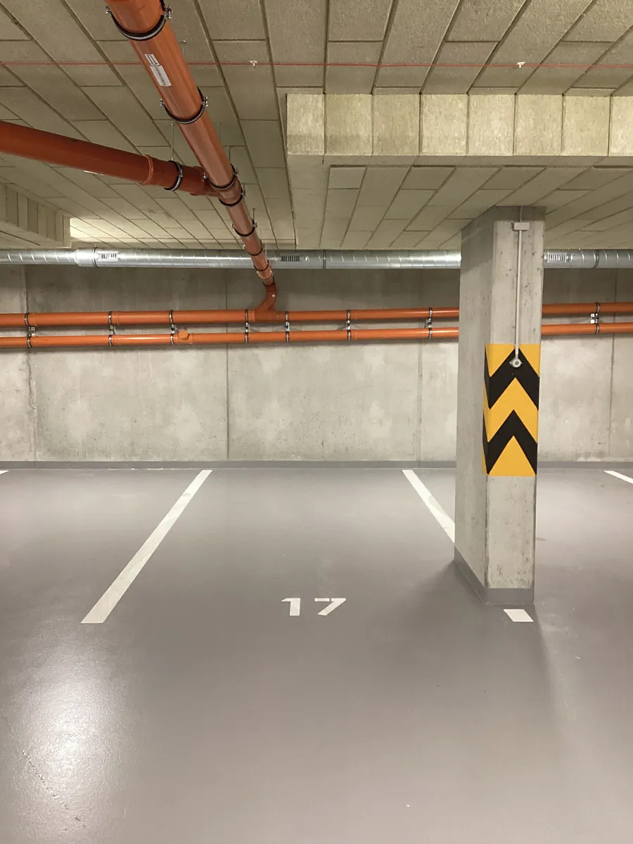 Pronájem garážového stání 12 m²