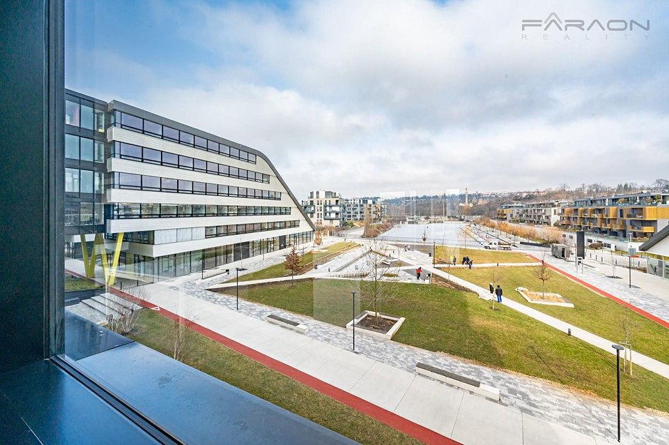 Pronájem kanceláře 800 m²