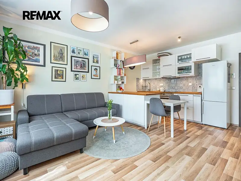 Prodej bytu 2+kk 48 m², Praha – náhled fotky 1