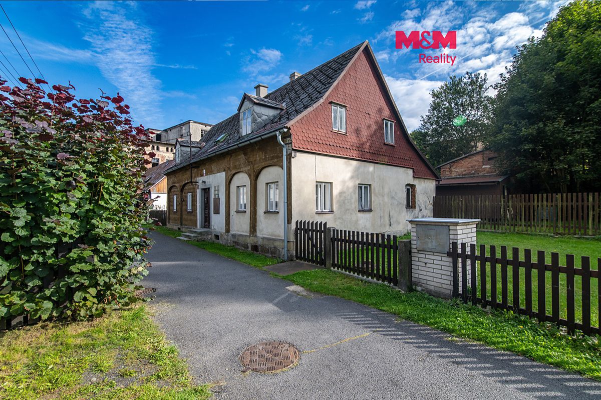 Prodej rodinného domu 220 m², pozemek 643 m²