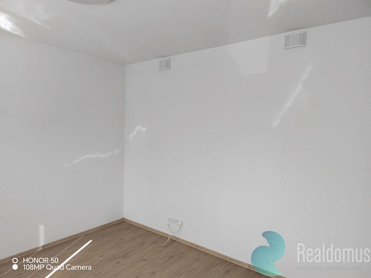 Pronájem bytu 4+kk 86 m² – fotografie 3