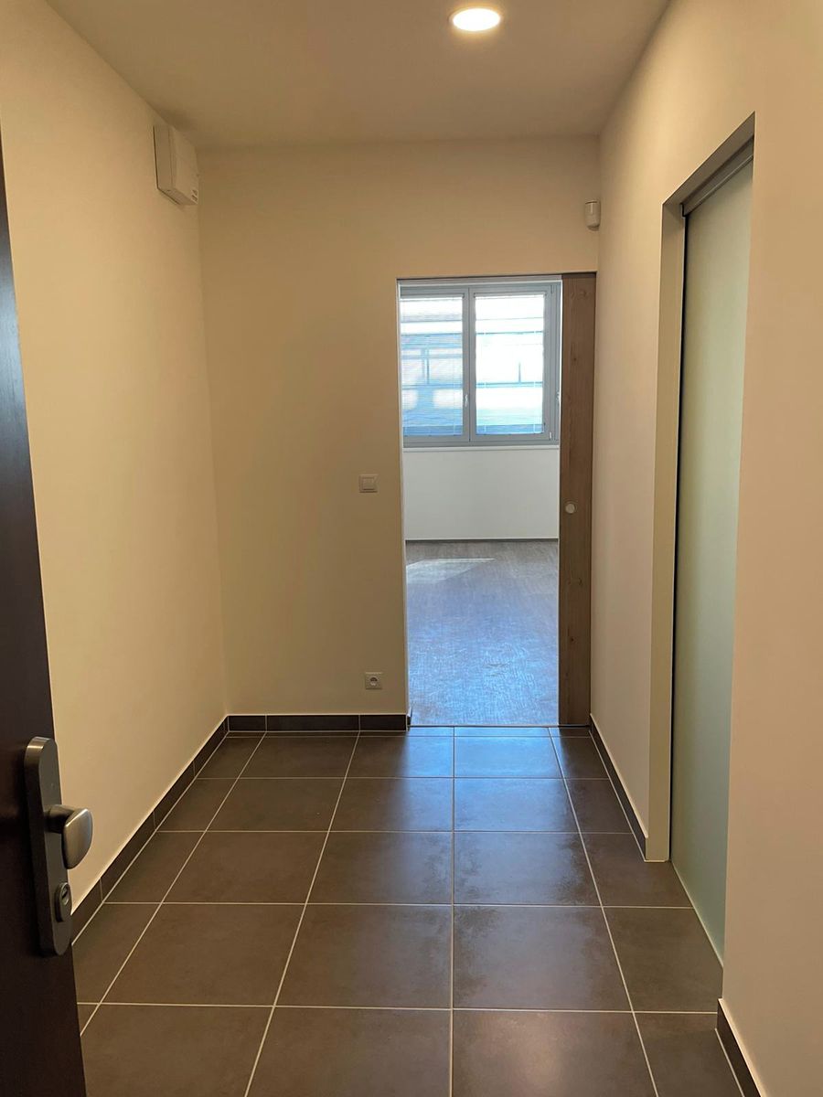 Pronájem bytu 1+kk 37 m² – fotografie 4